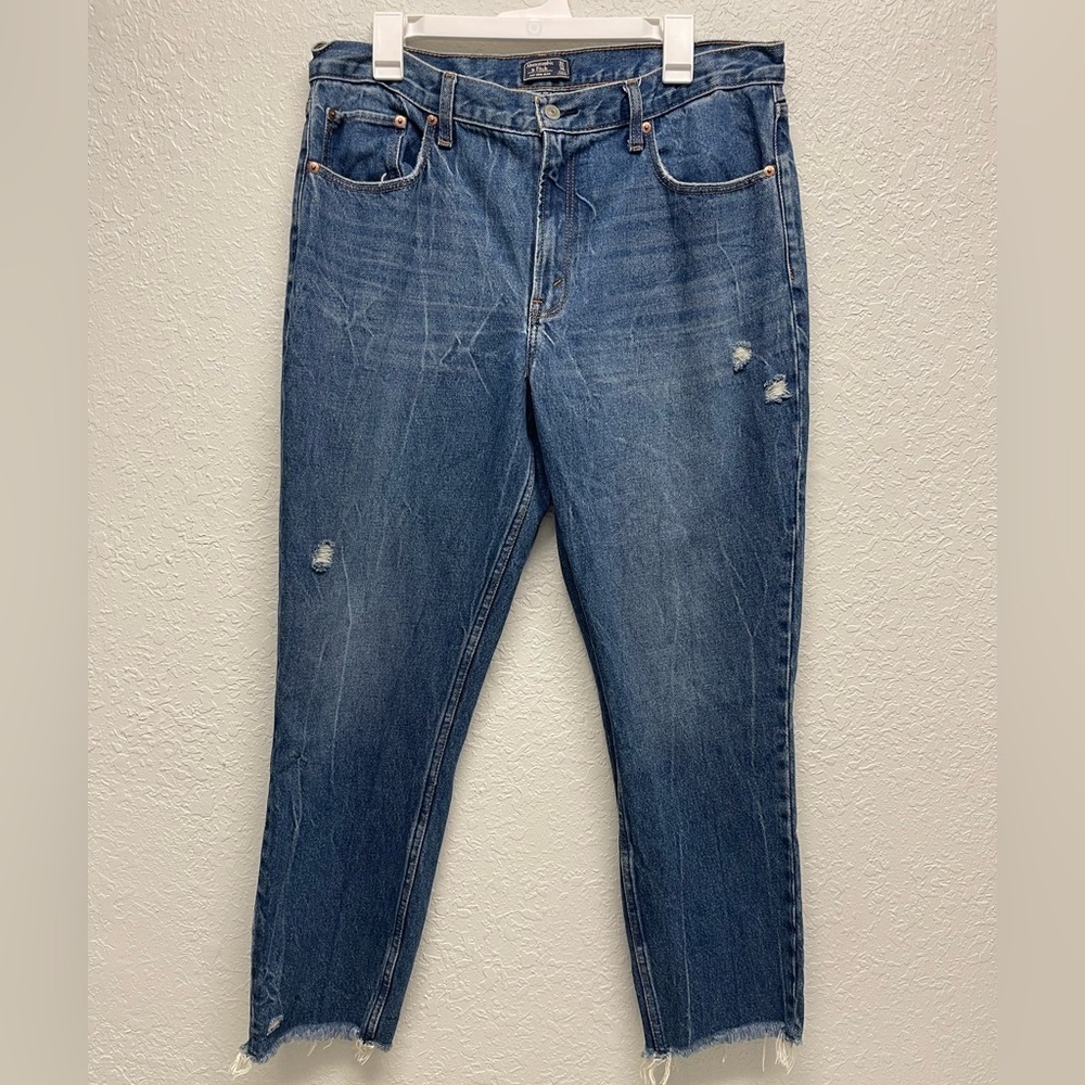 Abercrombie & Fitch A&F Mom jean Medium Wash size 32